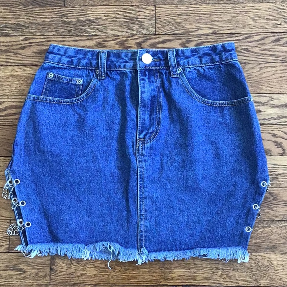 PRETTY LITTLE THING CHAIN LINKED DENIM SKIRT